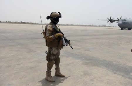 A UAE soldier stands guard at the international airport of the southern port city of Aden, Yemen August 1, 2015. REUTERS/Fawaz Salman