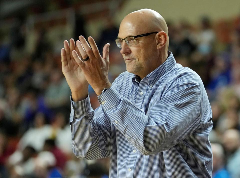 Mesquite head coach Shawn Lynch claps for his team against Salpointe Catholic during the 4A state boys basketball championship game at Arizona Veterans Memorial Coliseum in Phoenix on Feb. 28, 2022.