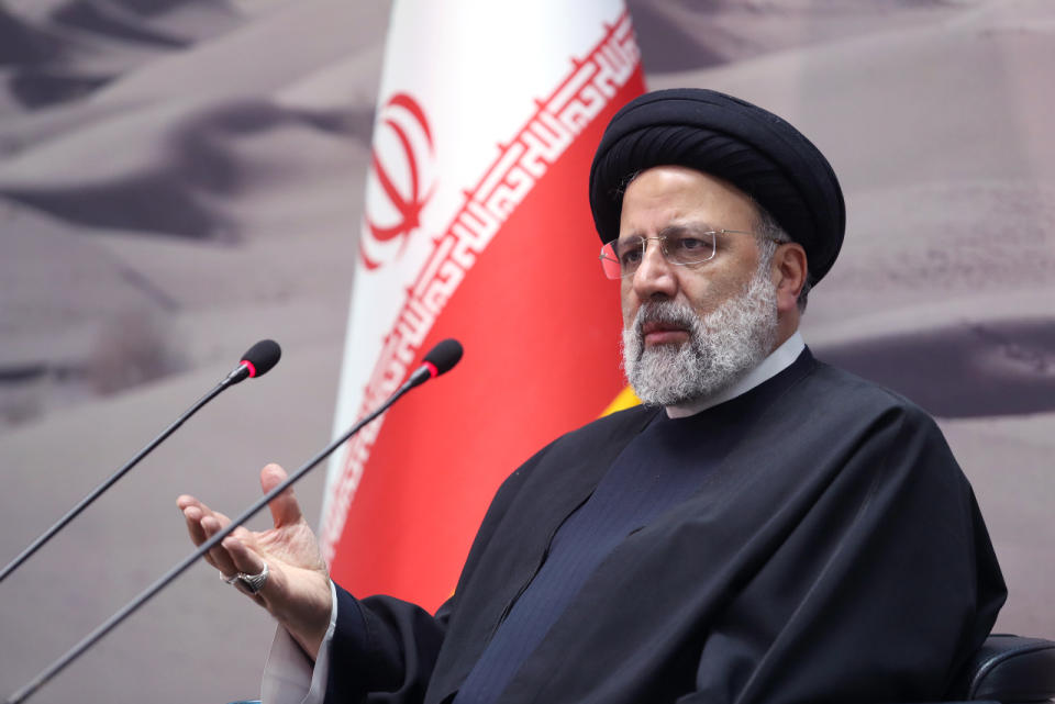 伊朗總統萊希(Ebrahim Raisi)在紀念伊斯蘭革命44周年的演說轉播，遭駭客短暫中斷。(圖:伊朗總統府)