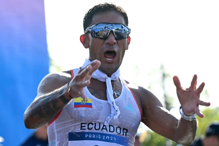 El ecuatoriano Daniel Pintado tras ganar los 20 km marcha de los Juegos Olímpicos. En París, el 1 de agosto de 2024 (Paul ELLIS)