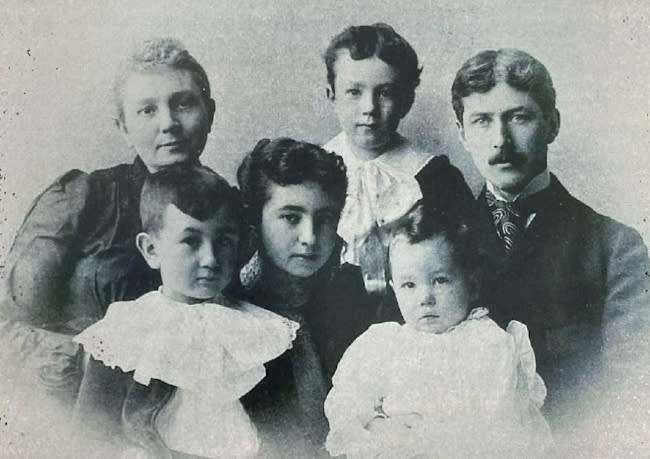 A black-and-white photo shows Anna Bissell, four of her children, and her son-in-law.