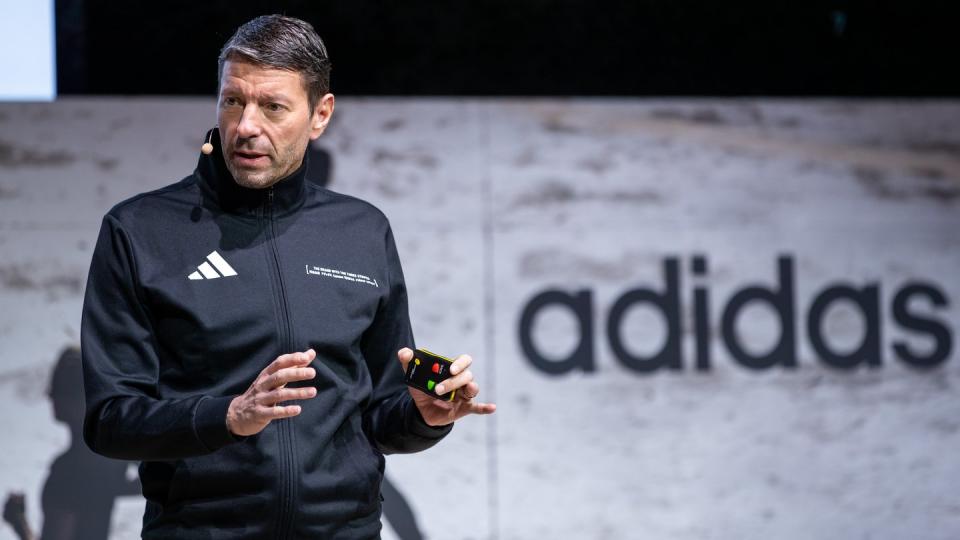 Adidas-Chef Kasper Rorsted sieht Licht am Ende des Tunnels.