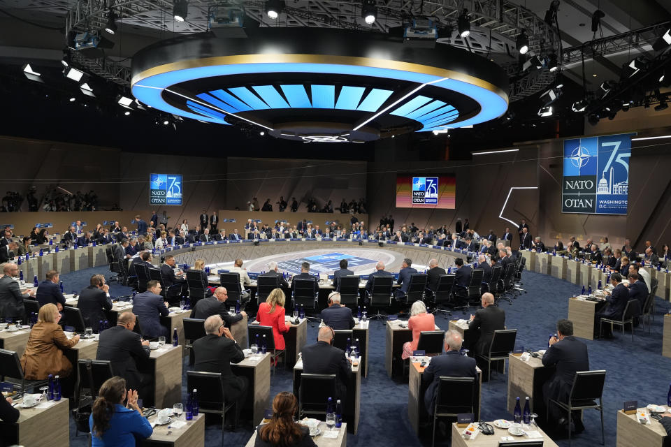 Los líderes de la OTAN durante la cumbre de la alianza militar en Washington, el jueves 11 de julio de 2024. (AP Foto/Jacquelyn Martin)