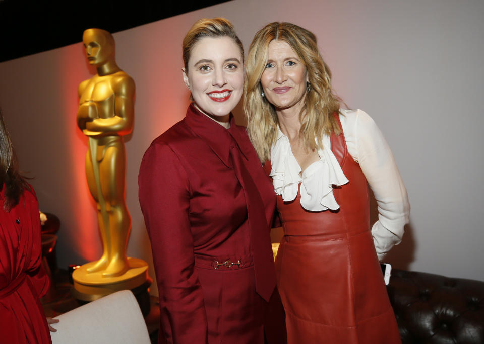 Greta Gerwig, izquierda, y Laura Dern asisten al almuerzo de nominados a la 92ª entrega de los Premios de la Academia en el Hotel Loews el lunes 27 de enero de 2020 en Los Angeles. (Foto Danny Moloshok/Invision/AP)