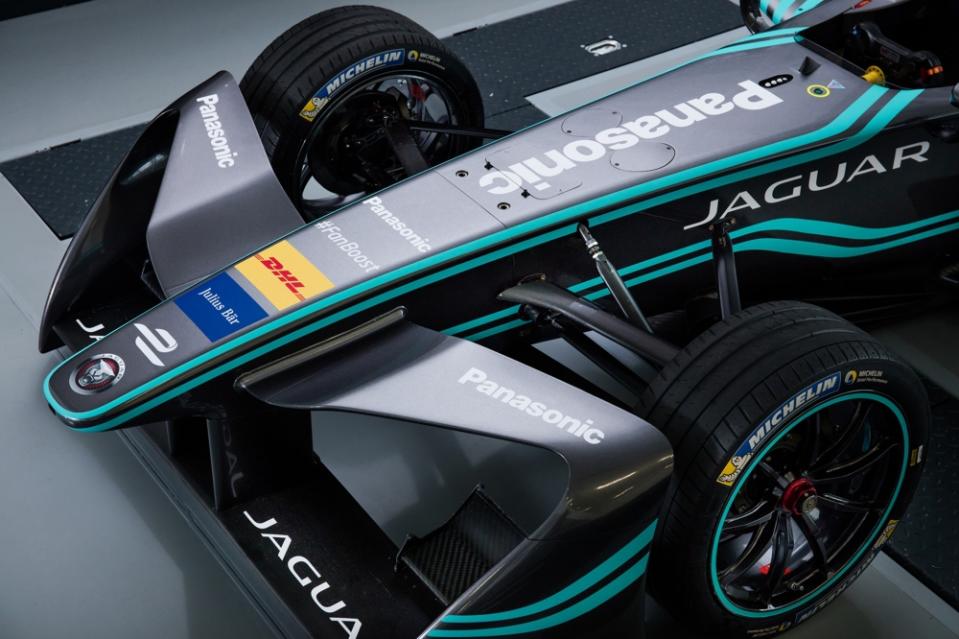 日本電子業龍頭 Panasonic 將作為賽事合作夥伴，一同組成「Panasonic Jaguar Racing」，迎戰 FIA Formula E 電動方程式。