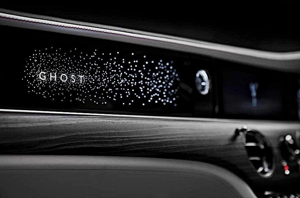 勞斯萊斯預告全新2代Ghost將配備有星空效果的LED面板，座艙還融