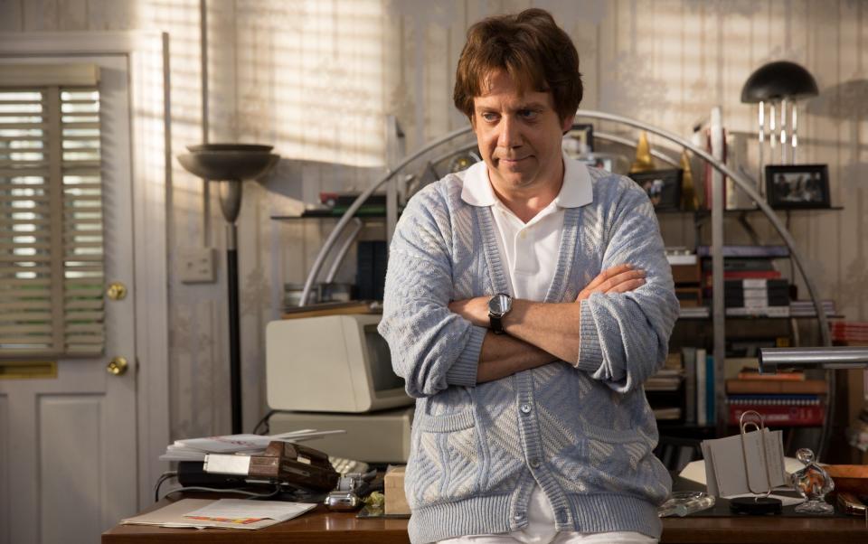 Paul Giamatti as Eugene Landy in Love & Mercy - Francois Duhamel