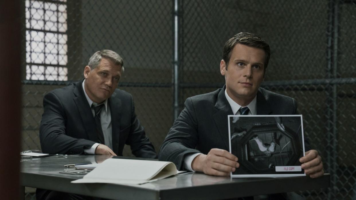  Holt McCallany and Jonathan Groff in Mindhunter. 