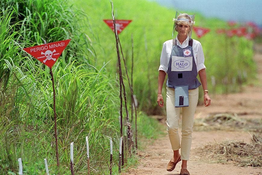 January 15, 1997: Diana visits mine victims in Bosnia and campaigns in Angola for an international ban on anti-personnel mines.