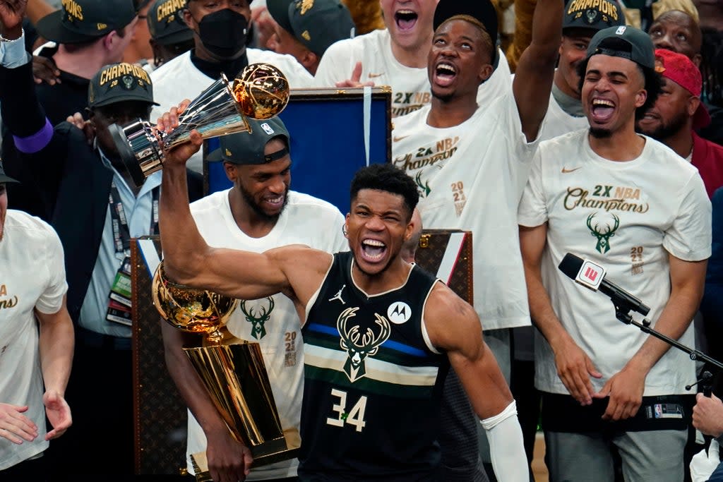 ANTETOKOUNMPO-CERVECEROS (AP)