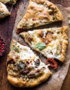 <p>Découvrir la recette <a href="https://www.halfbakedharvest.com/spinach-and-prosciutto-burrata-calzone/" rel="nofollow noopener" target="_blank" data-ylk="slk:ici;elm:context_link;itc:0;sec:content-canvas" class="link ">ici</a></p><br>