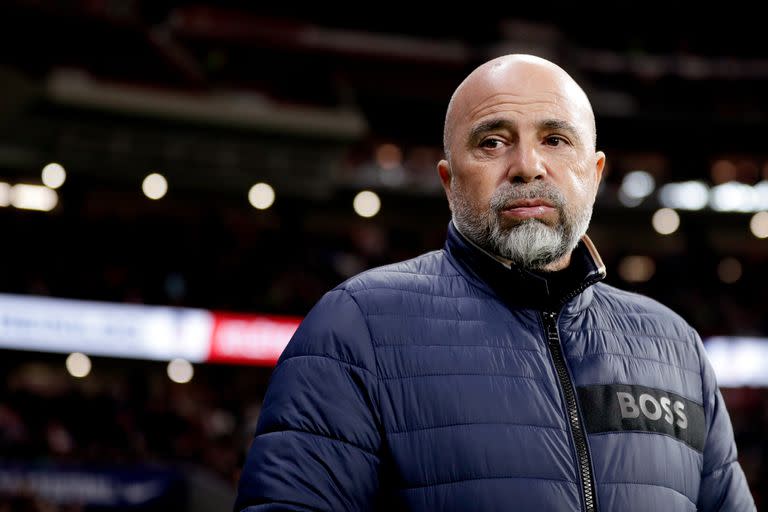 Jorge Sampaoli, entrenador del Sevilla, quedó contra las cuerdas tras la caída por 6-1 con Atlético de Madrid