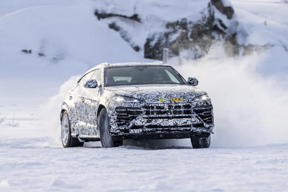 2025 lamborghini urus plugin hybrid