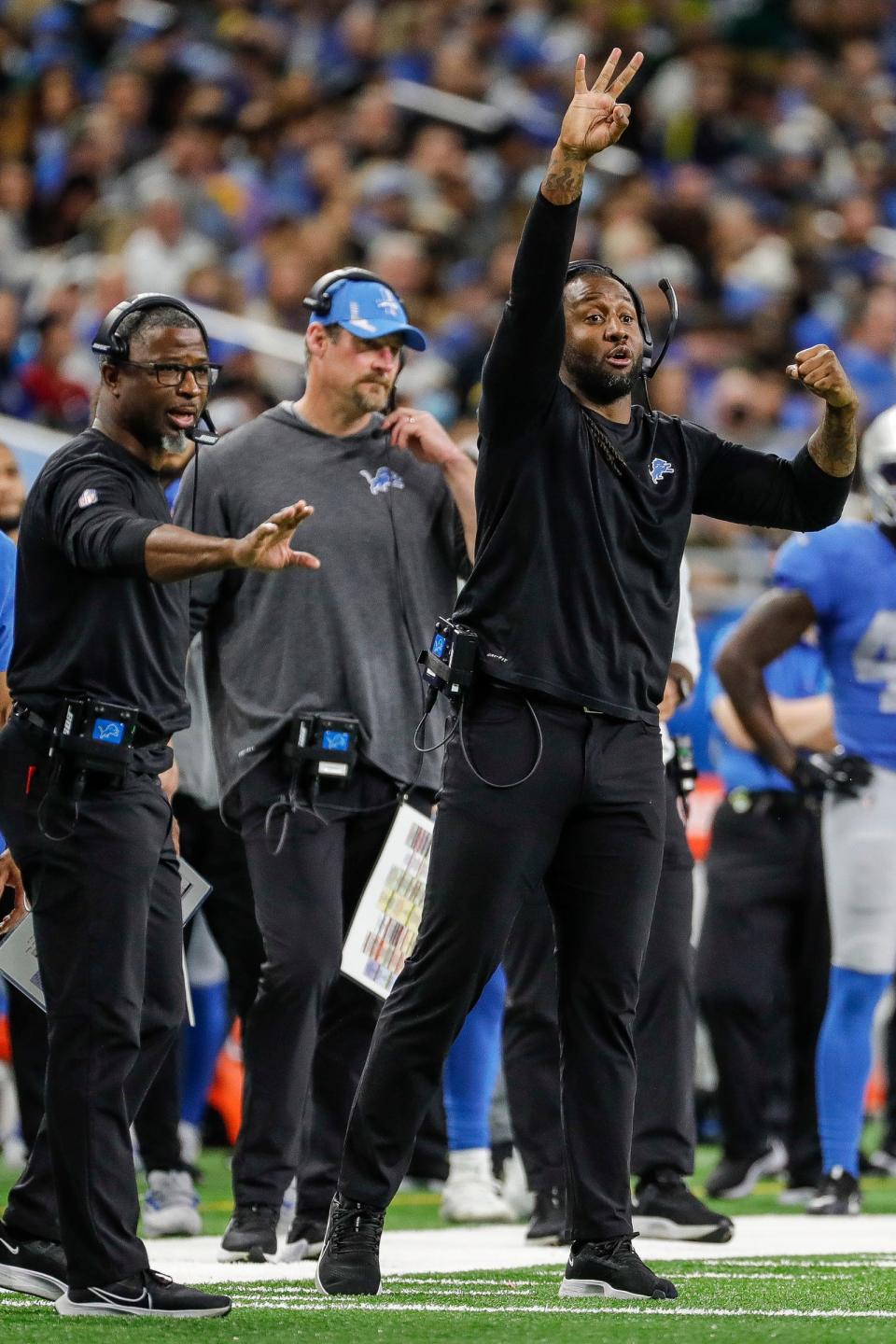 Lions outside linebacker coach Kelvin Sheppard signals plays during the second half of the Lions' 37-30 win over the Packers on Sunday, Jan. 9, 2022, at Ford Field.
