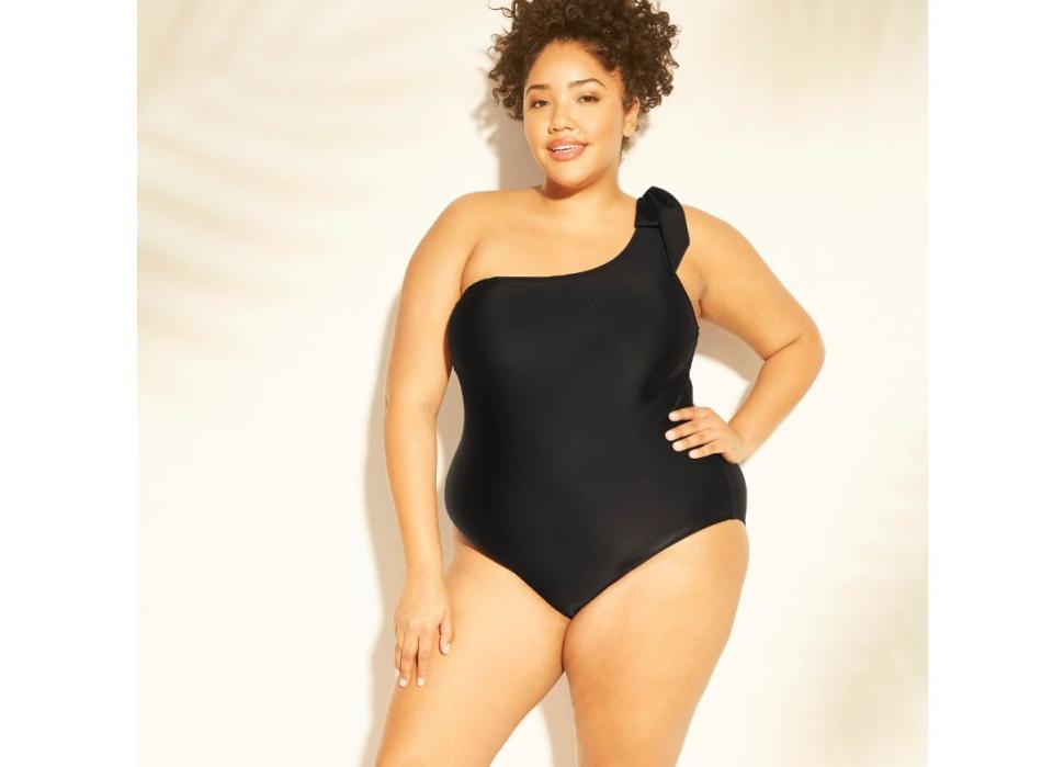 Available in sizes 14 to 26. <strong><a href="https://fave.co/2uKHph6" target="_blank" rel="noopener noreferrer">Get it at Target</a></strong>.