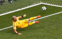 Soccer Football - World Cup - Group C - Denmark vs Australia - Samara Arena, Samara, Russia - June 21, 2018 Denmark's Kasper Schmeichel is beaten as Australia's Mile Jedinak (not pictured) scores their first goal from the penalty spot REUTERS/David Gray