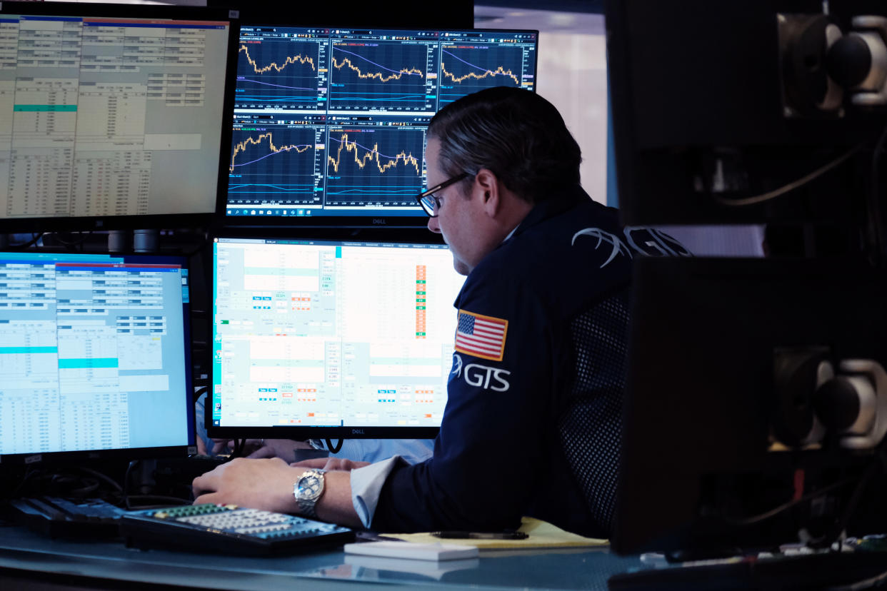 NEW YORK, NEW YORK - SEPTEMBER 30: Traders work on the floor of the New York Stock Exchange (NYSE) on September 30, 2021 in New York City. In afternoon trading the Dow was down over 250 points as investors continue to worry about inflation, wages and supply chain issues. (Photo by Spencer Platt/Getty Images)