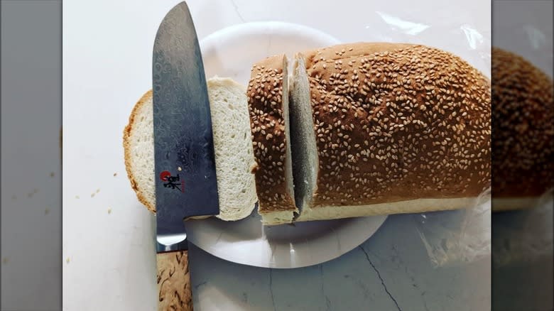 Scali bread on board w/knife