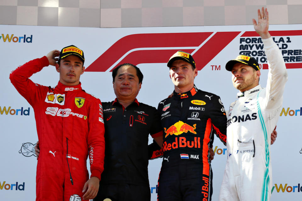 Honda 技術監督田邊豐治（Toyoharu Tanabe）與 Max Verstappen 同上頒獎台。