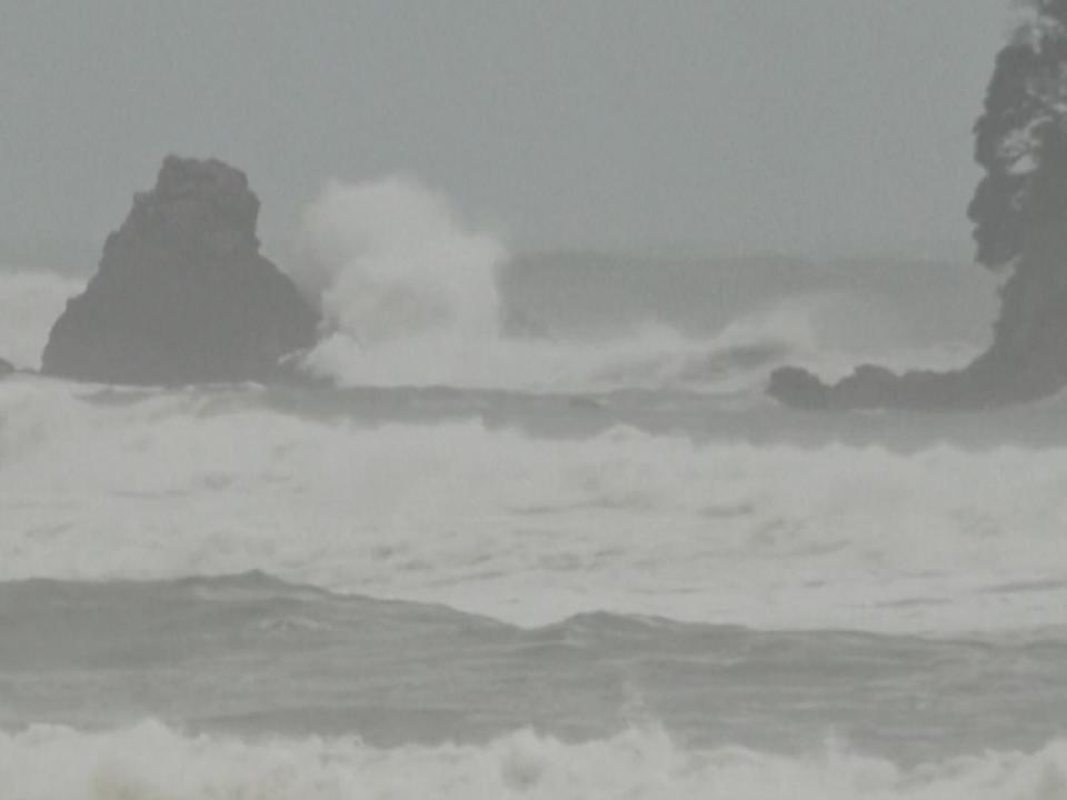熱帶風暴襲擊紐西蘭帶來巨浪大雨。