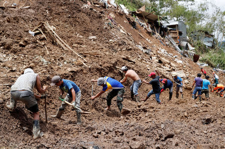 Rescuers search for people trapped in a landslide, after super typhoon Mangkhut hit the country, at a mining camp in Itogon, Benguet, Philippines September 17, 2018. REUTERS/Erik De Castro