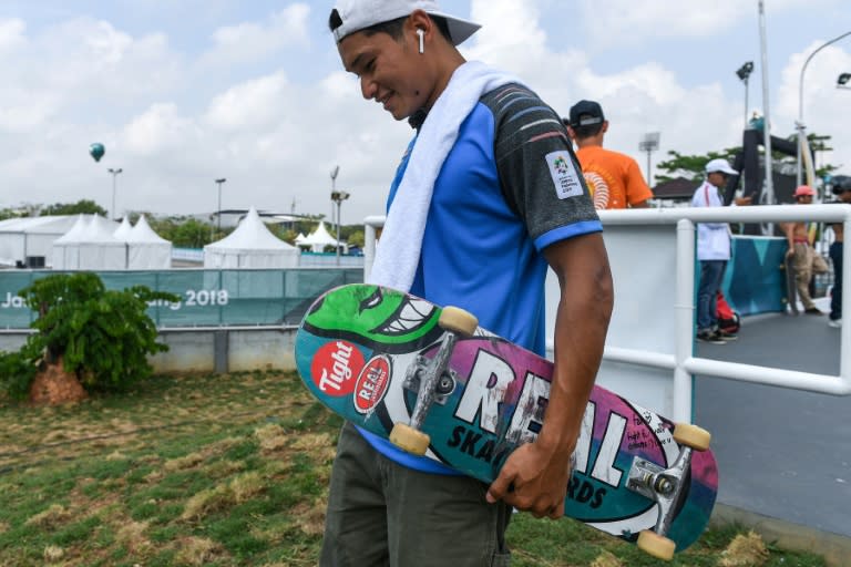 Thailand's skateboarder "Oat" Athiwat ranked number one in the amateur skating ranks at the age of 14 and joined the top tier. 