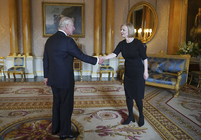 carlos de inglaterra y liz truss