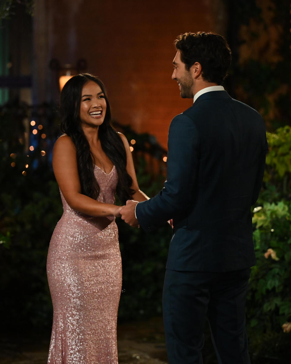 ‘The Bachelor’ Women Came to Serve! Season 28 SneakPeek Limo Entrance