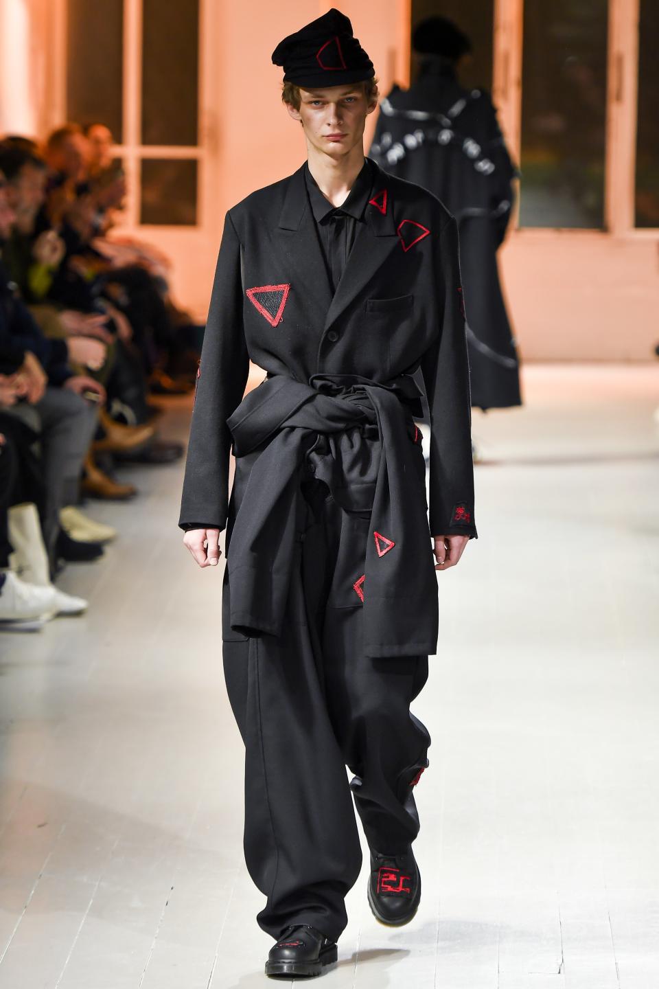 <h1 class="title">Yohji Yamamoto : Runway - Paris Fashion Week - Menswear F/W 2020-2021</h1><cite class="credit">Victor VIRGILE</cite>