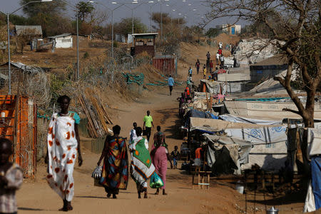 Internally displaced people walk on a road close to the outer perimeter of a United Nations Mission in South Sudan (UNMISS) Protection of Civilian site (CoP), outside the capital Juba, South Sudan, January 25, 2017. REUTERS/Siegfried Modola