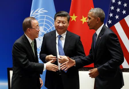 Chinese President Xi Jinping (C) shakes hands with US President Barack Obama and UN Secretary General Ban Ki-moon during a joint ratification of the Paris climate change agreement ceremony ahead of the G20 Summit at the West Lake State Guest House in Hangzhou, China, September 3, 2016. REUTERS/How Hwee Young/Pool