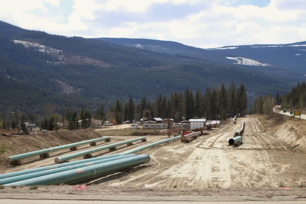Construction of the Trans Mountain Pipeline runs through a residential area in Vavenby, B.C. The construction of the path is part of a massive expansion route of the federally-owned pipeline. (Photo: Aaron Hemens for HuffPost)