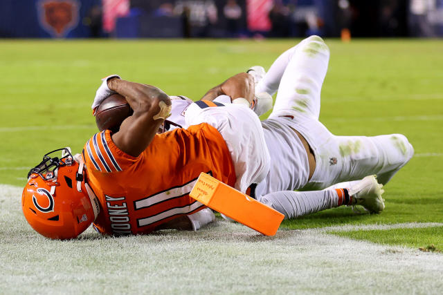 Washington Commanders beat Chicago Bears 12-7 to snap four-game