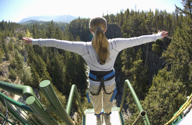 Incroyable ! La corde cède lors de son saut à l'élastique, un touriste s'en  sort seulement avec quelques hématomes 