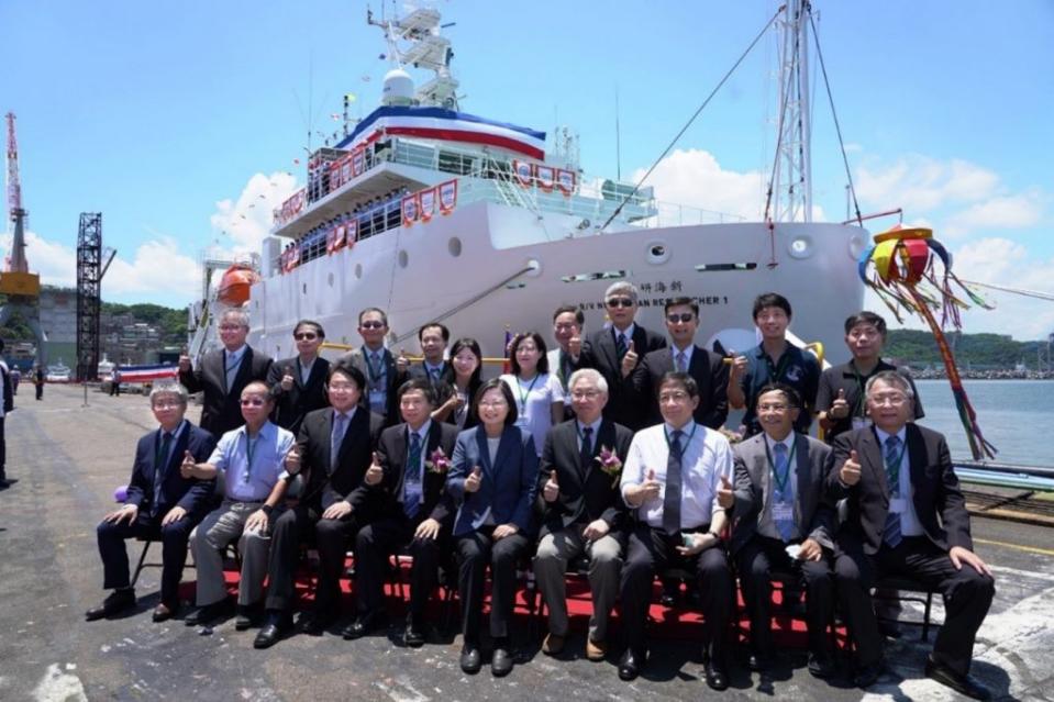 台船公司建造的「一千總噸級研究船─新海研一號」，榮獲第三十屆台灣精品金質獎。（記者蔣謙正攝）
