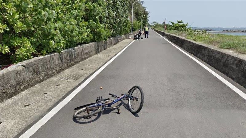 就讀建教班的蘇姓少年界機車騎，緊接著便自撞路燈並於12日清晨不治。（圖／翻攝畫面）