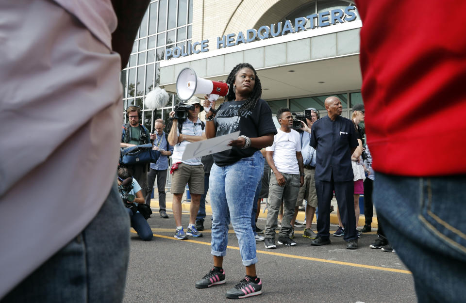 Cori Bush speaking to supporters in 2017, during her first campaign against Rep. Lacy Clay. She's running against him again this cycle. (Photo: ASSOCIATED PRESS)