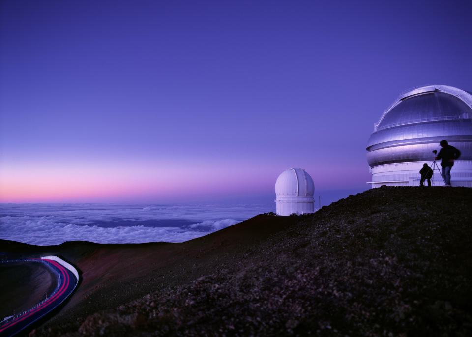 See snow-capped mountains from the Mauna Kea observatory. (Photo: Getty)