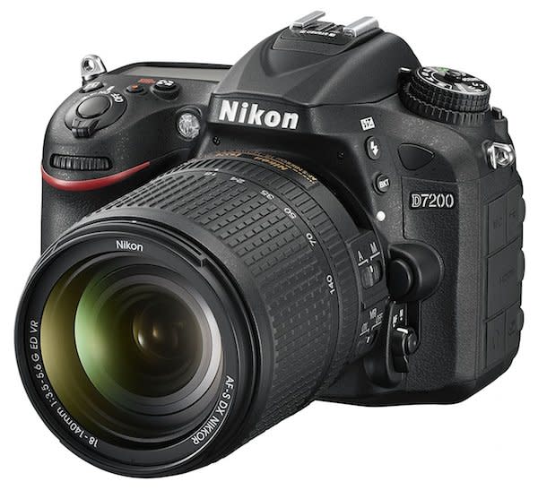 Nikon D7200 DSLR Shoots Sharper and Longer