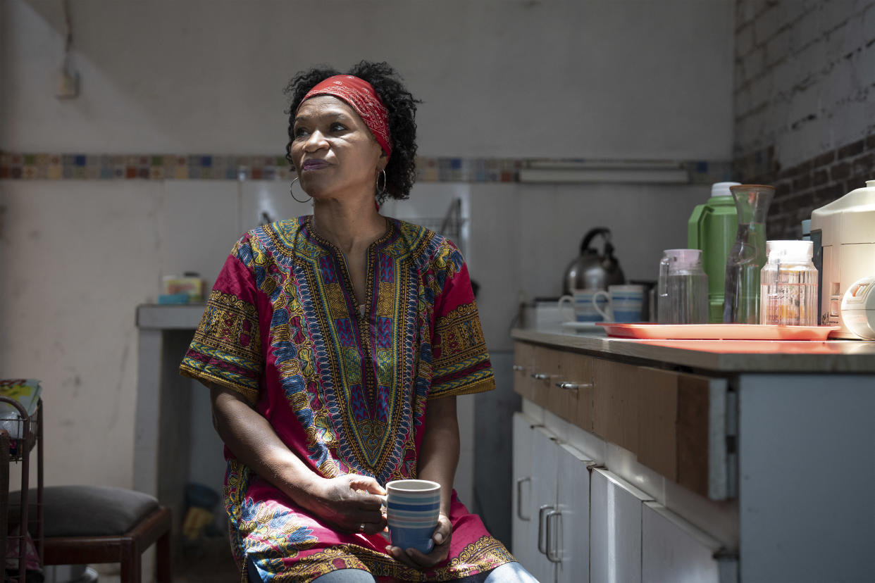 Ernestina Ochoa, que ayudó a fundar un grupo que aboga por las trabajadoras domésticas, en su casa de Lima, Perú, el 10 de octubre de 2023. (Ángela Ponce/The New York Times)