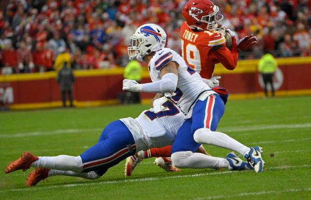 Bills get go-ahead field goal late, take advantage of Chiefs penalty to  hold on for 20-17 win