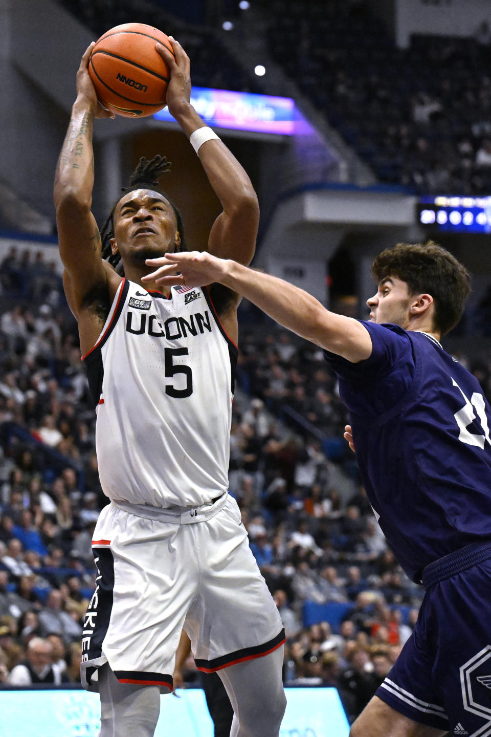 UConn's Stephon Castle shoots as Stonehill's Todd Brogna defends in the second half of an NCAA college basketball game, Saturday, Nov. 11, 2023, in Hartford, Conn. (AP Photo/Jessica Hill)