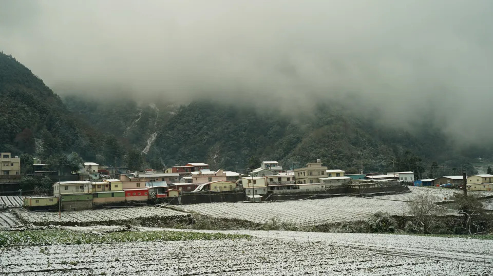 &#x00300a;&#x0054c8;&#x0052c7;&#x005bb6;&#x00300b;&#x005728;&#x005357;&#x005c71;&#x0090e8;&#x00843d;&#x0062cd;&#x00651d;&#x003002;&#x00ff08;&#x005716;&#x00ff0f;&#x0083ef;&#x006620;&#x00ff09;