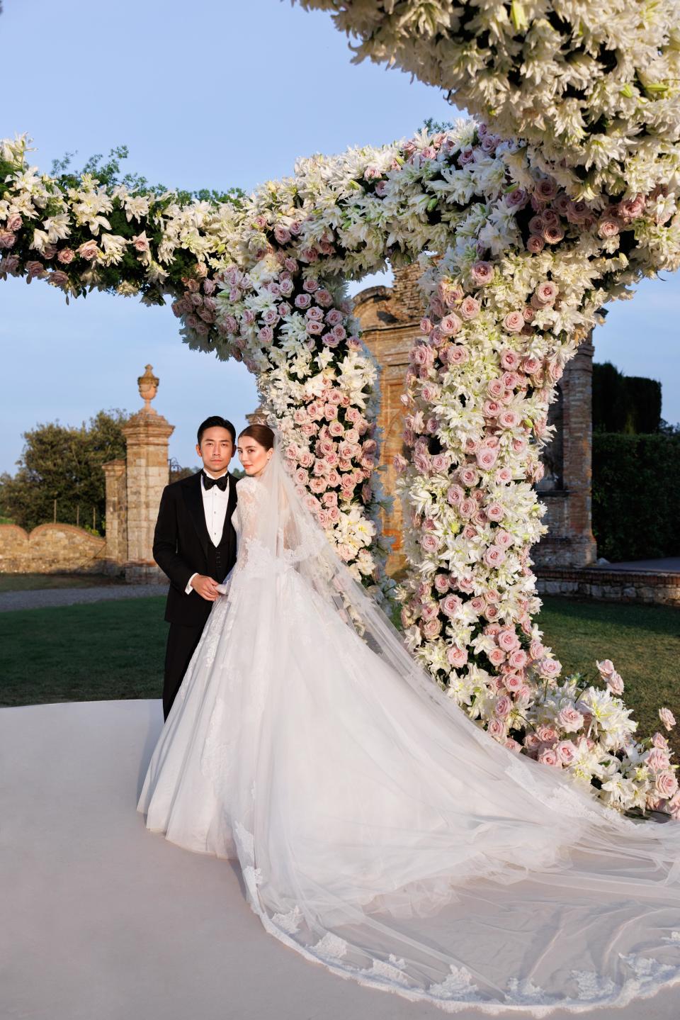 Karena Wu Qianyu and Shi Boxiong, the third generation of billionaires, held a makeup wedding in Italy