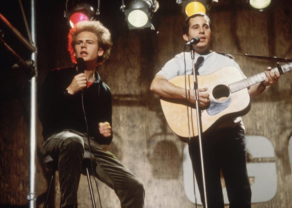 Simon and Garfukel perform in 1966 (Getty)