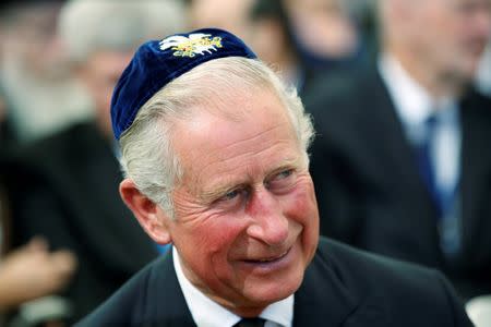 FILE PHOTO: Britain's Prince Charles wearing a 'Yarmulke,' or Jewish skull cap, during the funeral of former Israeli President Shimon Peres on Mt. Herzl Military Cemetery in Jerusalem, 30 September 2016. REUTERS/Abir Sultan/Pool/File Photo