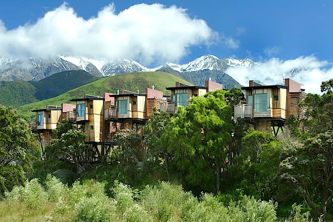 Hapuku Lodge: Suspended 30 feet above ground within a grove of native Manuka trees, this treehouse delivers stunning views of New Zealand’s Kaikoura mountain range.