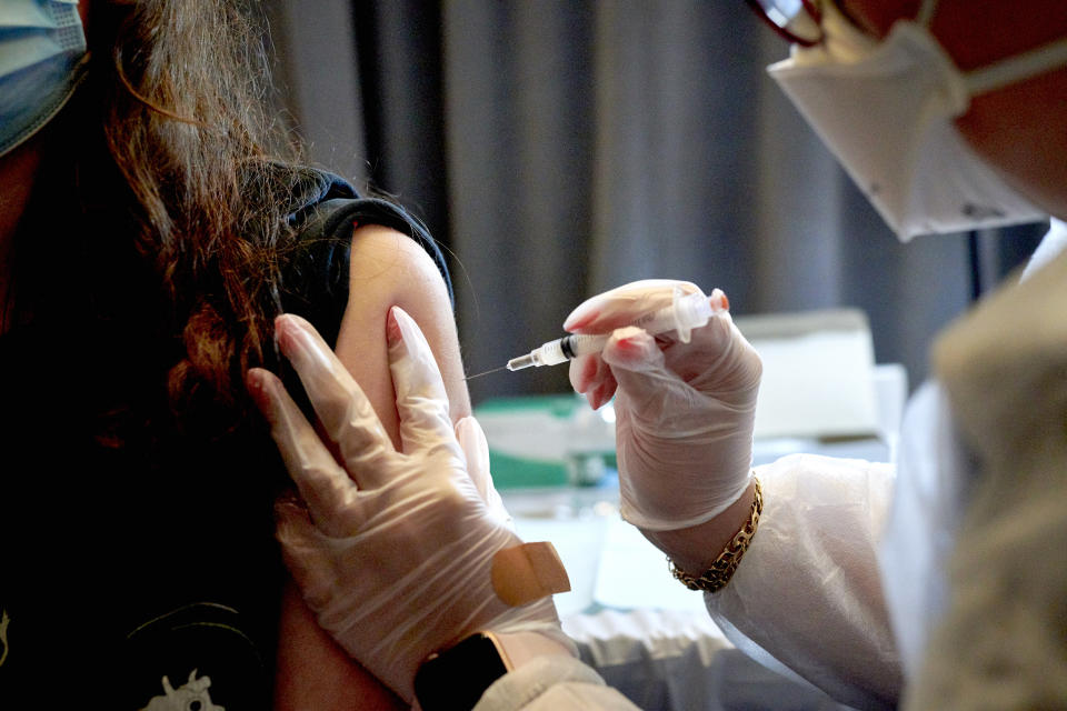 Image: COVID Vaccination New York (Gabby Jones / Bloomberg via Getty Images file)