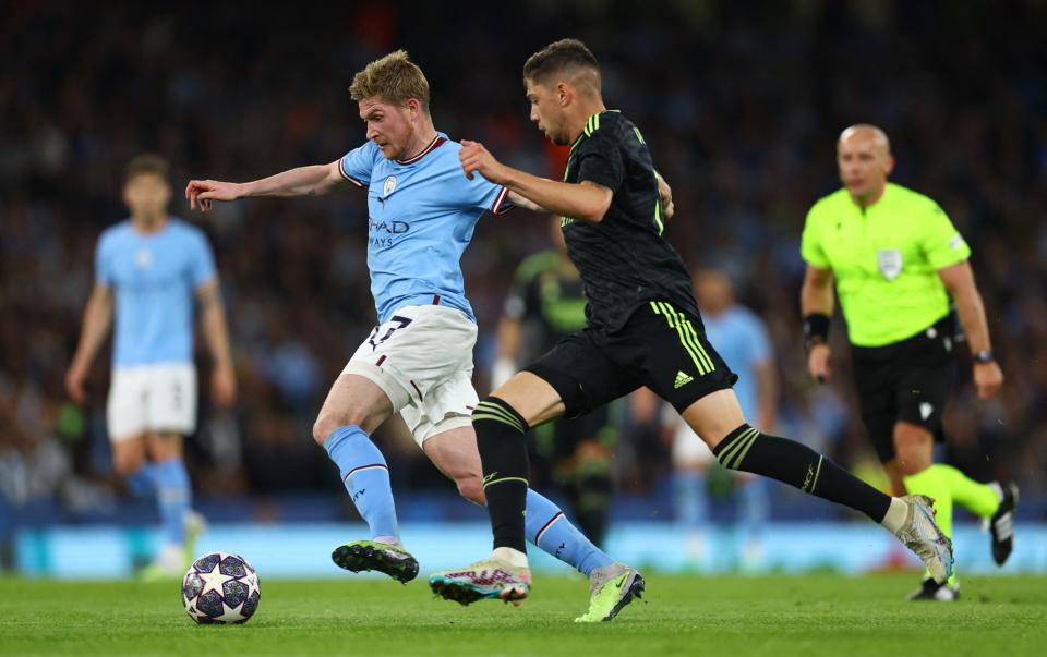 Real Madrid's Federico Valverde in action with Manchester City's Kevin De Bruyne - Reuters/Molly Darlington