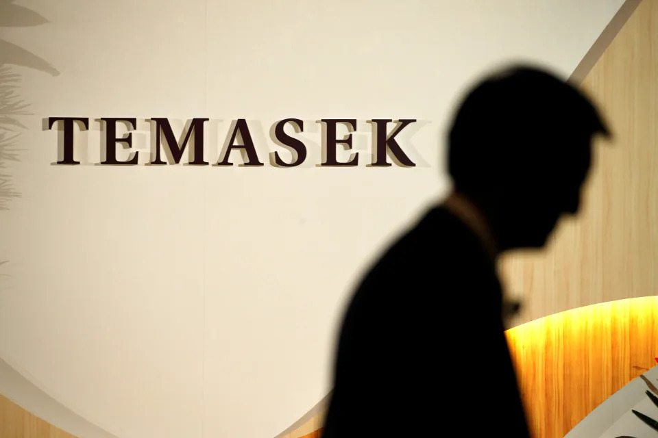 An executive prepares to take the stage during the annual Temasek Review in Singapore July 7, 2016. REUTERS/Edgar Su 